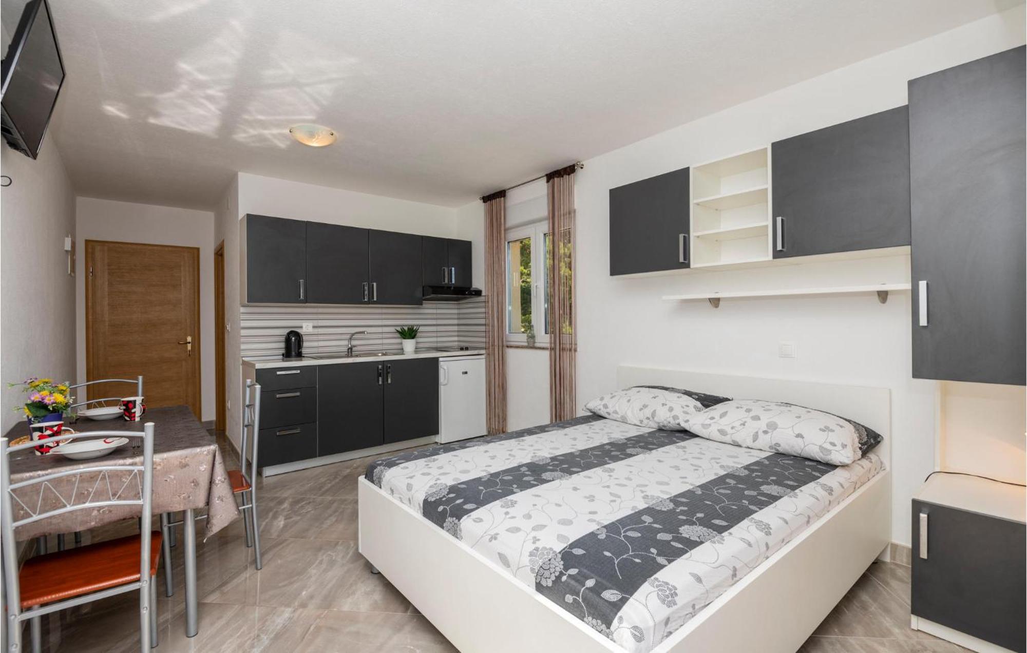 Stunning Apartment In Krvavica With Kitchen Экстерьер фото